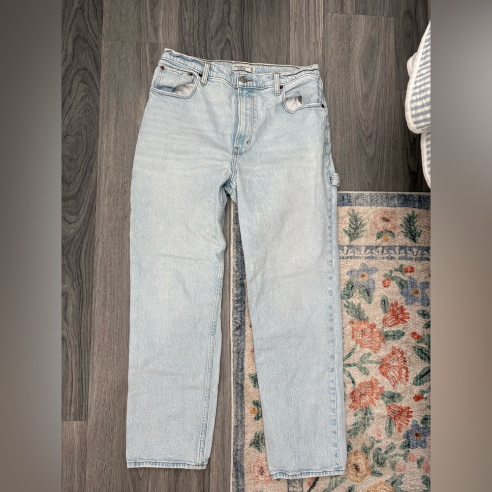 Abercrombie 90’s Straight Carpenter Jeans
